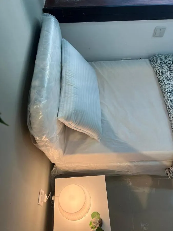 Partition Room With Window Near Moe Metro Dubai Pansiyon