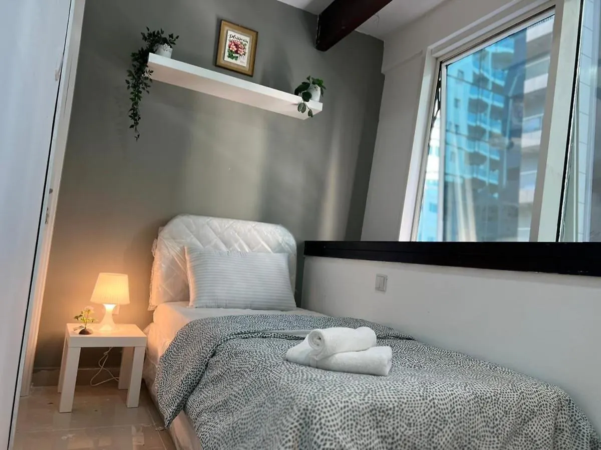 Partition Room With Window Near Moe Metro Dubai 0*,