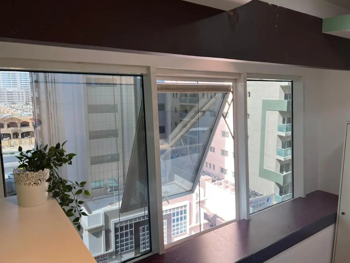 Partition Room With Window Near Moe Metro Dubaï Séjour chez l'habitant